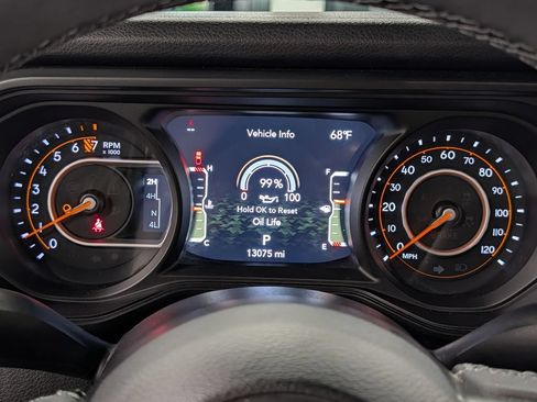 Used 2025 Jeep Gladiator Sport AWD/4WD image 18