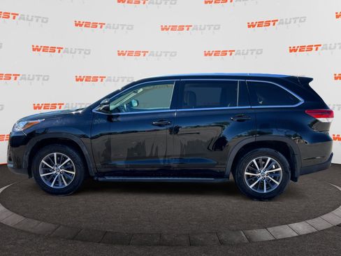 Used 2018 Toyota Highlander XLE AWD/4WD image 2