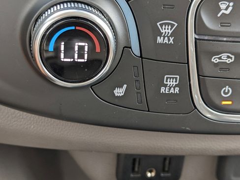 Used 2020 Chevrolet Traverse LT w/ LPO, Floor Liner Package image 27