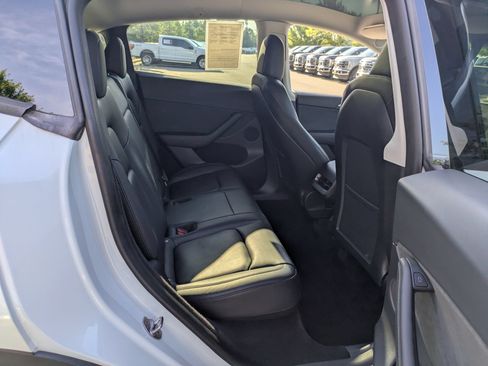Used 2023 Tesla Model Y Long Range AWD/4WD image 30