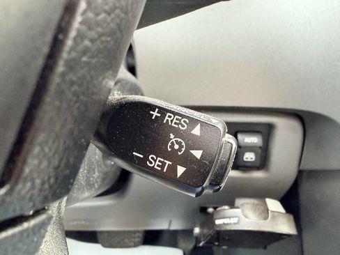 Used 2013 Toyota Sequoia SR5 w/ Premium Pkg image 63