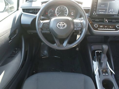 Used 2022 Toyota Corolla LE image 5