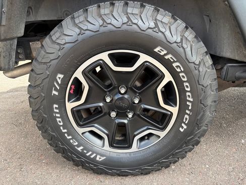 Used 2013 Jeep Wrangler Unlimited Rubicon AWD/4WD image 5