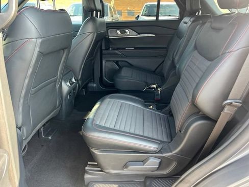Certified 2025 Ford Explorer ST-Line AWD/4WD image 18