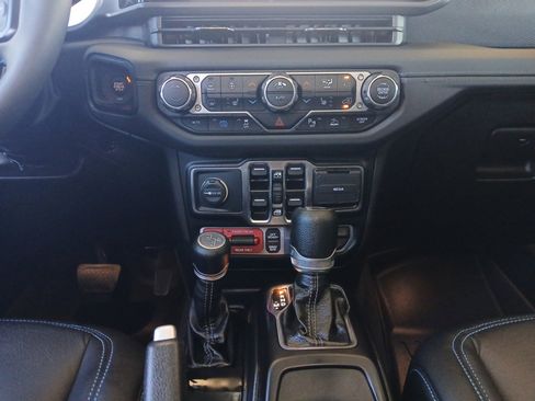 Used 2024 Jeep Wrangler Unlimited Rubicon 4xe w/ Capability Package image 11