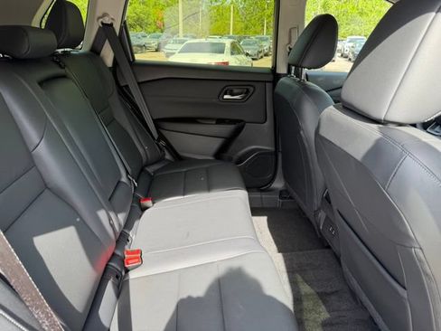 Used 2025 Nissan Rogue SL AWD/4WD image 8