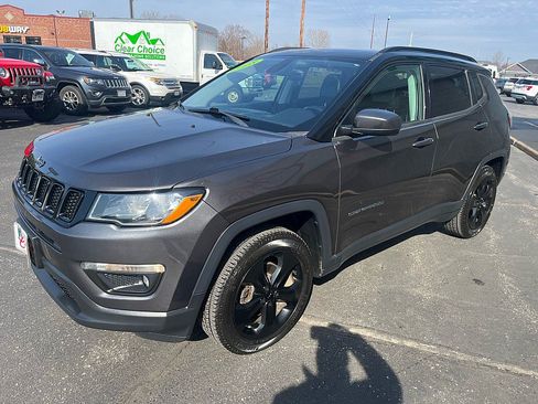 Used 2018 Jeep Compass Latitude w/ Popular Equipment Group AWD/4WD image 4
