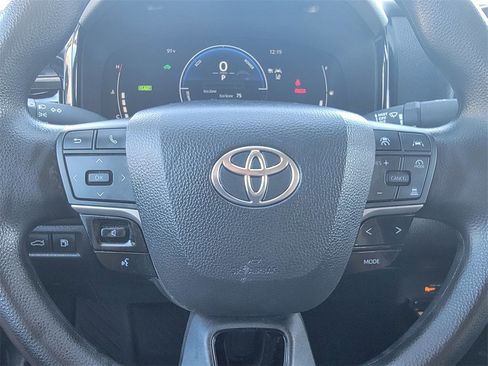 Used 2025 Toyota Camry LE image 33