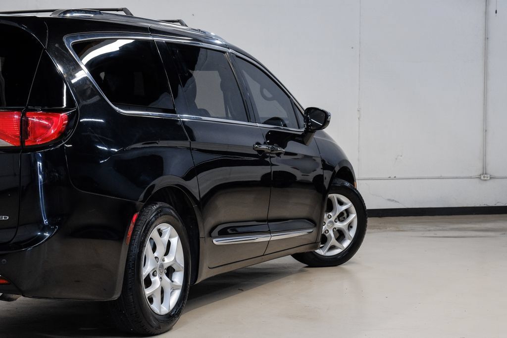 Used 2020 Chrysler Pacifica Limited FWD image 15