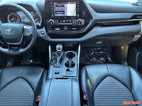 Used 2022 Toyota Highlander XSE FWD image 17
