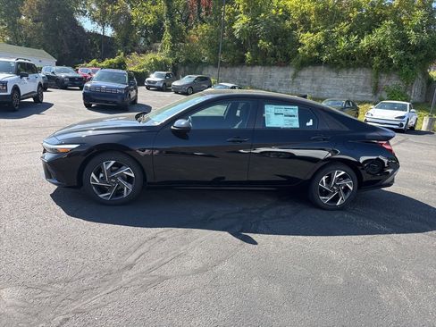 New 2025 Hyundai Elantra Sport image 4