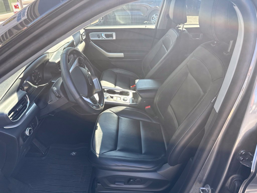 Used 2022 Ford Explorer XLT w/ Equipment Group 202A AWD/4WD image 8
