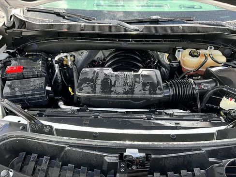 Used 2023 Chevrolet Suburban Premier image 30