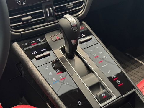 Certified 2025 Porsche Macan image 20