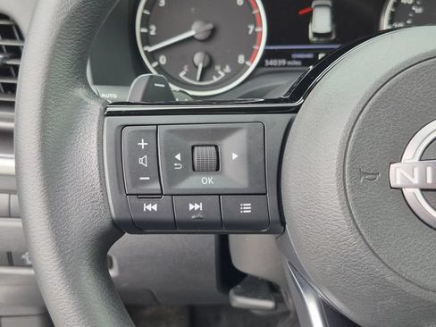 Used 2023 Nissan Rogue SV FWD image 17