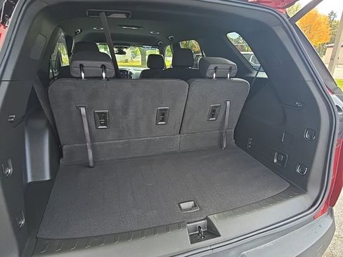 Used 2023 Chevrolet Traverse LT image 30