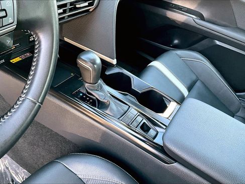 Used 2025 Toyota Camry SE image 16