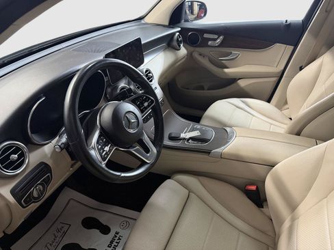 Used 2022 Mercedes-Benz GLC 300 4MATIC image 2