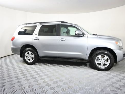 Used 2016 Toyota Sequoia SR5 AWD/4WD image 8