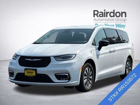 Used 2024 Chrysler Pacifica Limited FWD image 3