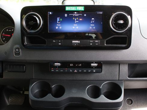 Used 2025 Mercedes-Benz Sprinter 2500 image 20