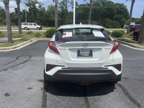 Used 2021 Toyota C-HR Limited FWD image 9