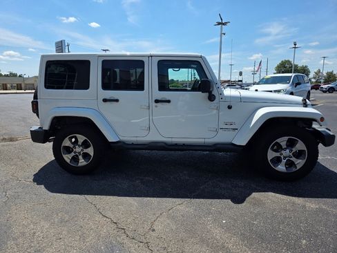 Used 2018 Jeep Wrangler Unlimited Sahara w/ Connectivity Group AWD/4WD image 5