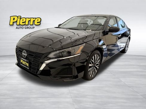 Used 2025 Nissan Altima 2.5 SV image 1