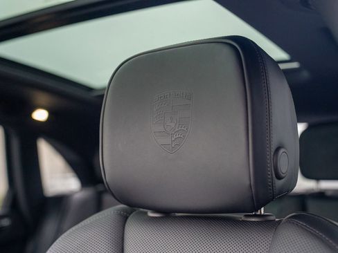 Used 2025 Porsche Macan image 13