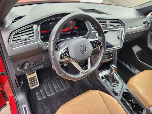 Certified 2024 Volkswagen Tiguan SE R-Line image 9