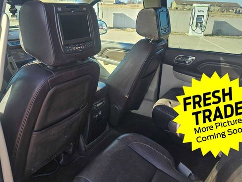 Used 2014 Cadillac Escalade Platinum image 8