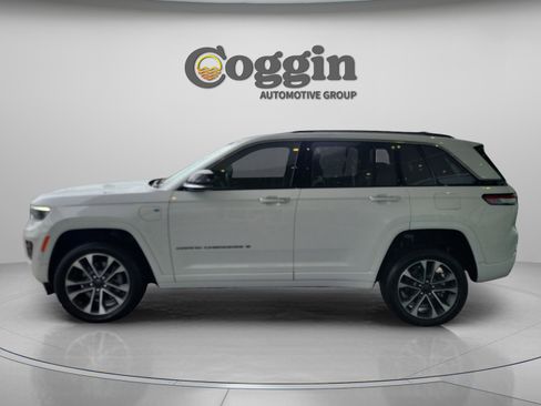 Used 2022 Jeep Grand Cherokee Overland w/ Luxury Tech Group IV image 2
