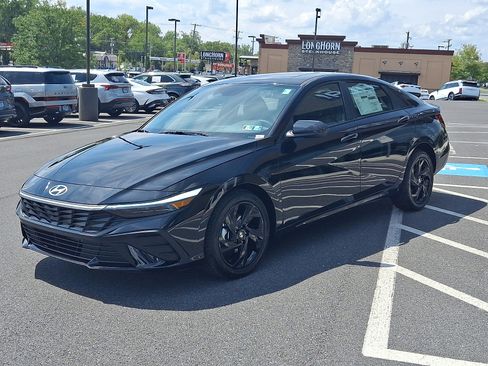 New 2026 Hyundai Elantra SEL Sport FWD image 2