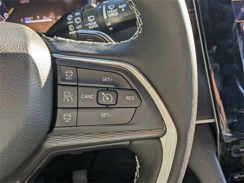 New 2025 Jeep Grand Cherokee L Laredo image 21