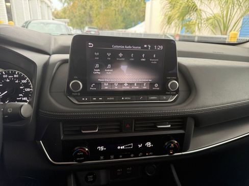 Used 2025 Nissan Rogue SV image 17