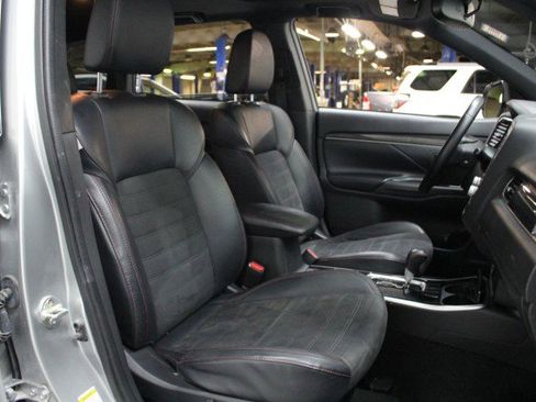 Used 2020 Mitsubishi Outlander LE image 23