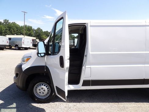 Used 2025 RAM ProMaster 2500 w/ U-Haul Equipment Group FWD image 13