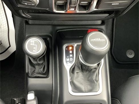 Certified 2022 Jeep Gladiator Sport image 21