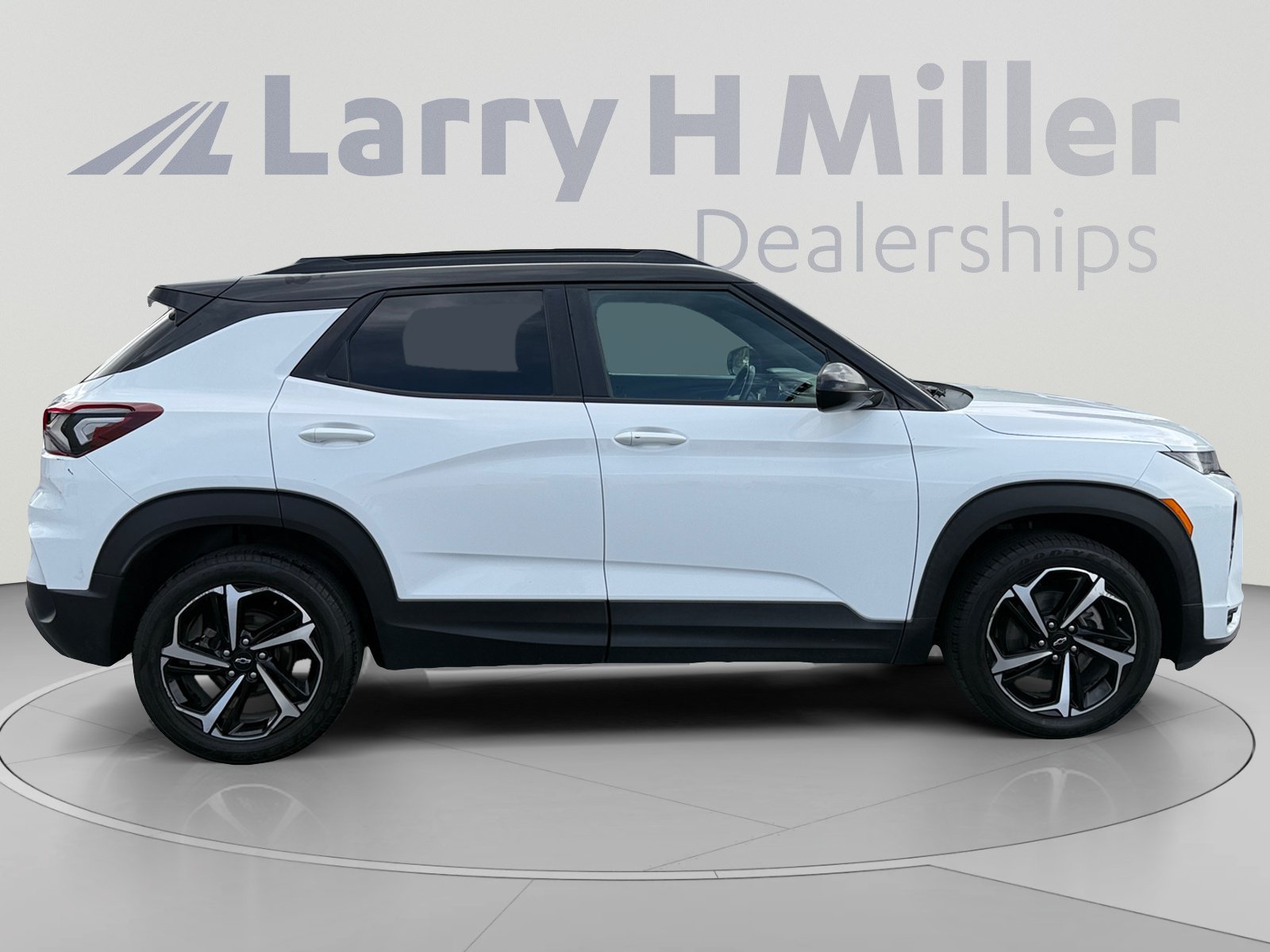 Used 2021 Chevrolet TrailBlazer RS w/ Sun and Liftgate Package AWD/4WD image 6