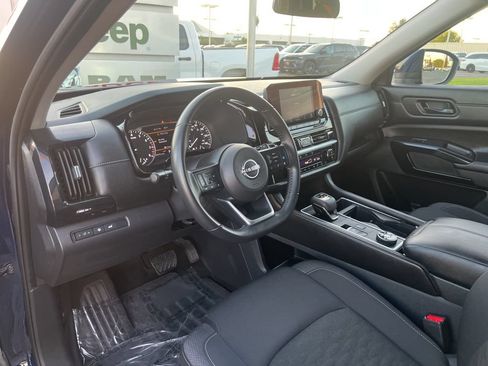 Used 2025 Nissan Pathfinder SV AWD/4WD image 20