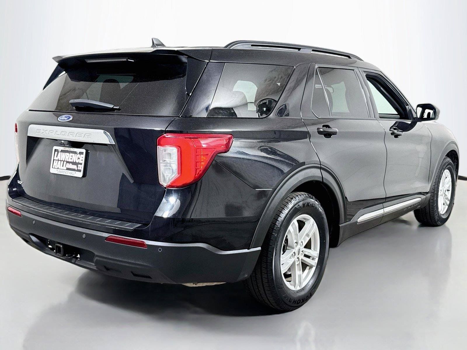 Used 2021 Ford Explorer XLT w/ Class III Trailer Tow Package RWD image 4