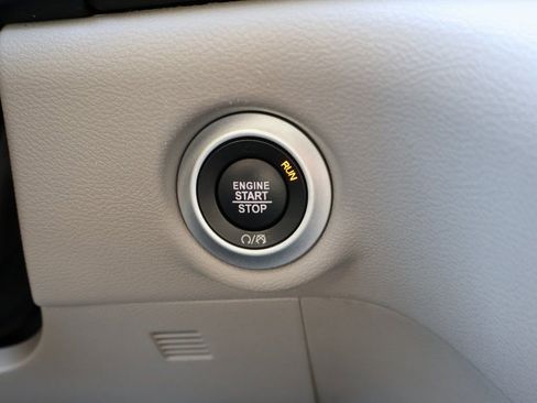 Used 2024 Chrysler Voyager LX image 31