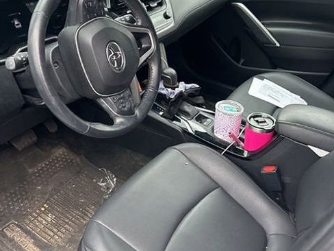 Used 2022 Toyota Corolla Cross XLE w/ Convenience Package image 11