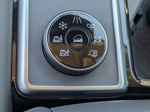 New 2025 Nissan Pathfinder SL image 17