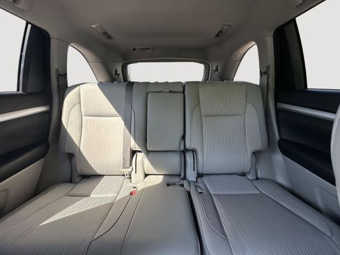 Used 2017 Toyota Highlander Plus image 13
