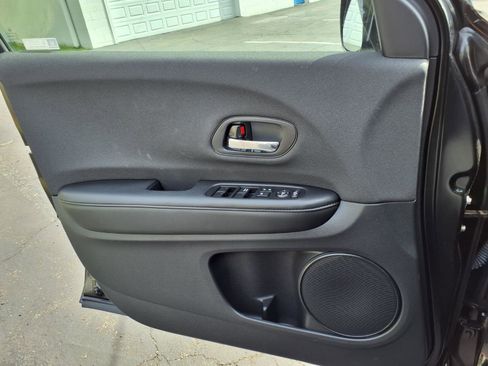 Certified 2022 Honda HR-V LX image 12