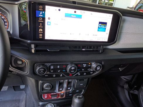 Used 2025 Jeep Wrangler Sport AWD/4WD image 25