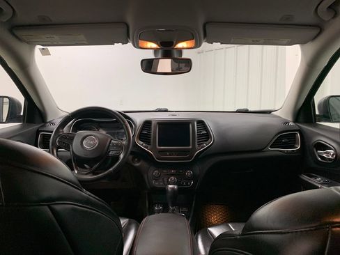 Used 2019 Jeep Cherokee Trailhawk w/ Cold Weather Group AWD/4WD image 19