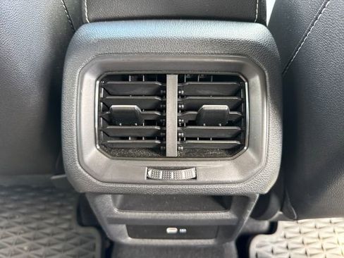 Used 2023 Volkswagen Taos SE AWD/4WD image 21