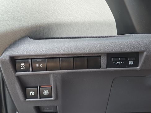 Used 2022 Toyota Sienna XLE FWD image 30